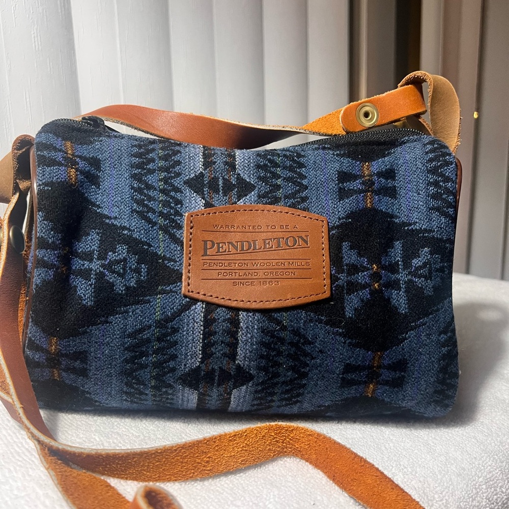 Pendleton Travel Kit Makeup Bag Blue Southwestern Pattern Strap